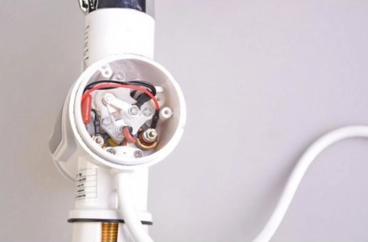 Проточний кухонний кран водонагрівач електричний DELIMANO з LCD екраном 3 кВт v2068 нижнє підключення - зображення 7
