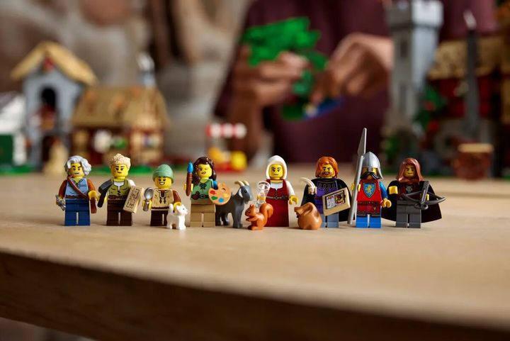 Zestaw klocków LEGO Icons Średniowieczny plac miejski 3304 elementy (10332) - obraz 4