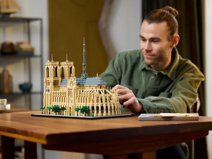 Zestaw klocków LEGO Architecture Notre-Dame w Paryżu 4383 elementy (21061) - obraz 15