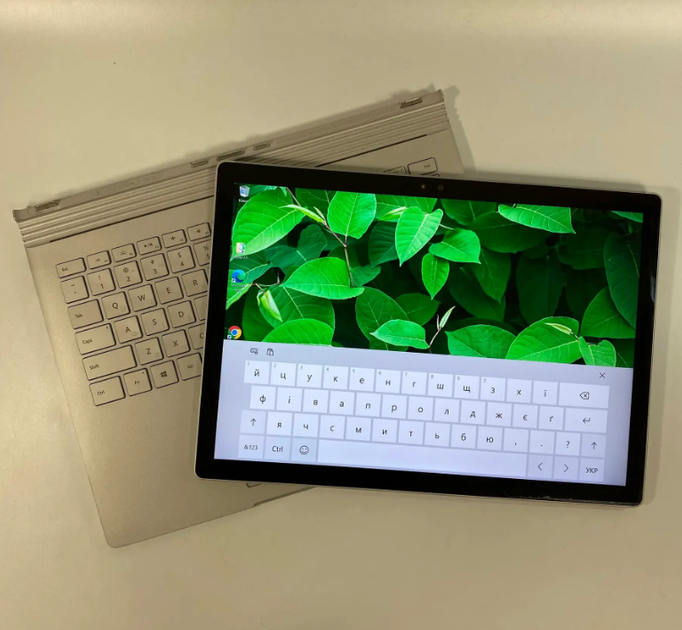 Ультрабук Б-клас Microsoft Surface Book 2 / 13.5" (3000х2000) IPS Touch / Intel Core i5-8350U (4 (8) ядра по 1.7 - 3.6 GHz) / 8 GB DDR3 / 256 GB SSD / Intel HD Graphics 620 / WebCam / Одна АКБ б/в - зображення 3