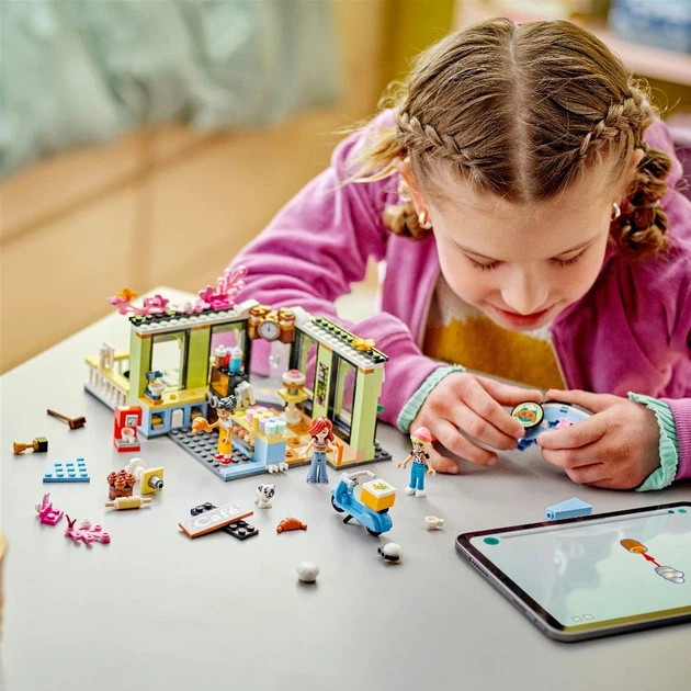 Конструктор LEGO Friends Кав'ярня Хартлейк-Сіті 426 деталей (42618