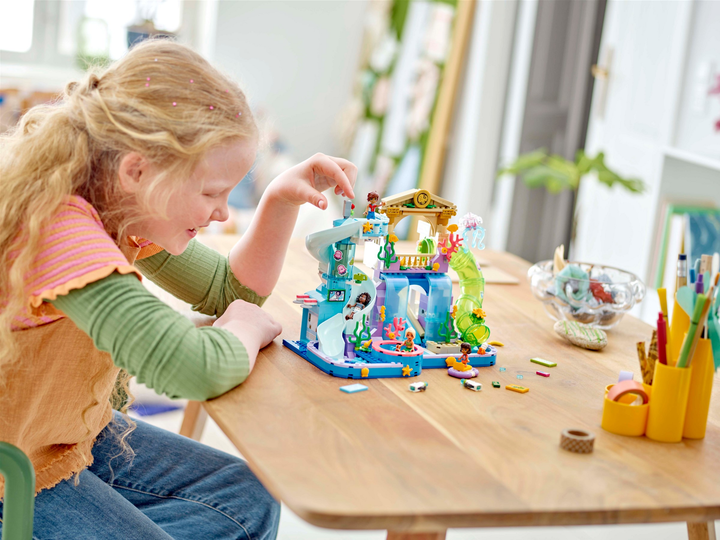 Zestaw klocków LEGO Friends Park wodny w Heartlake 814 elementów (42630) - obraz 8