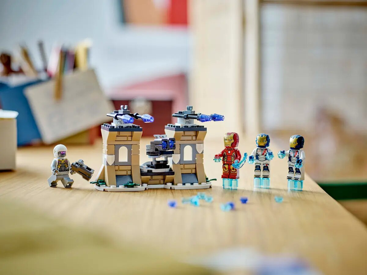 Zestaw klocków LEGO Marvel Iron Man i Iron Legion kontra żołnierz Hydry 135 elementów (76288) - obraz 4