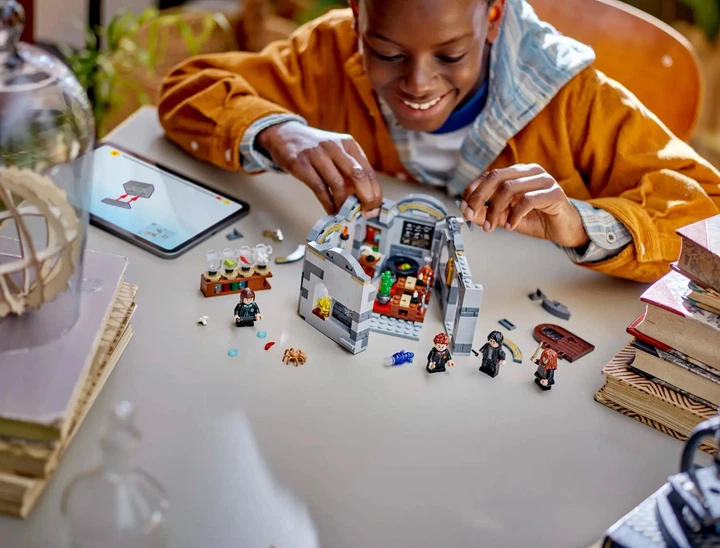 san_crim  LEGO Harry Potter 76431 Замок Хогвартс: класс зельеварения