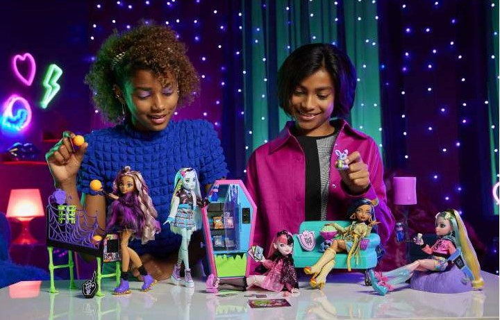 Zestaw Mebelków Monster High Salonik Uczniów (0194735139385) - obraz 3