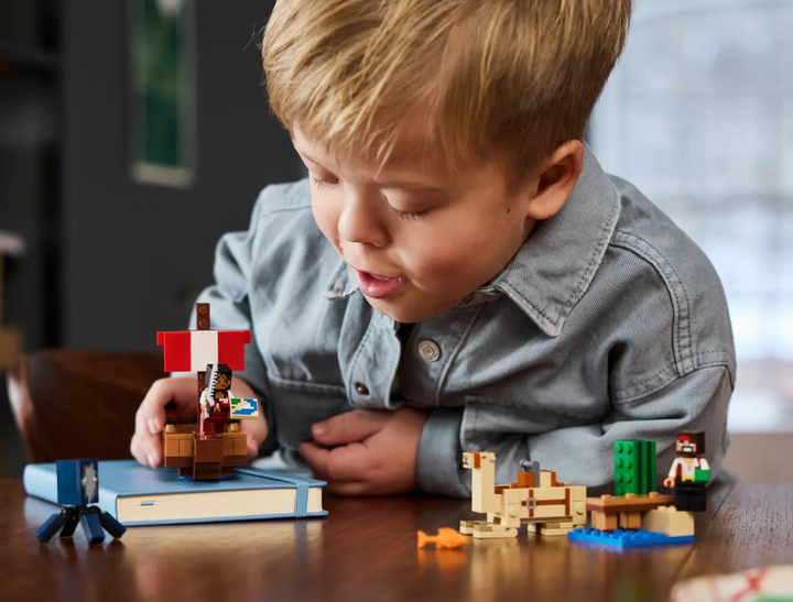 Конструктор LEGO Minecraft Подорож на піратському кораблі 166 деталей (21259) - зображення 10