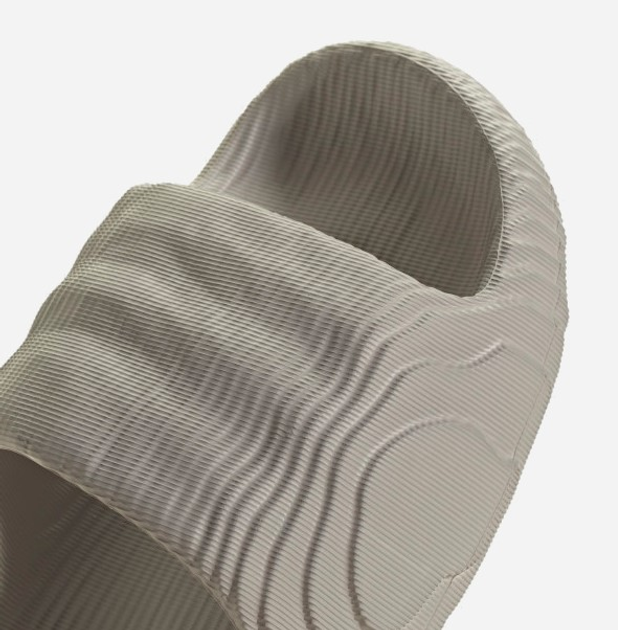 Чоловічі шльопанці для пляжу Adidas Adilette 22 HQ4670 51 Світло-коричневі (4066749534585) - зображення 9