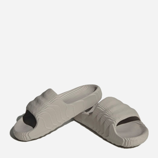 Klapki męskie basenowe męskie Adidas Adilette 22 HQ4670 40.5 Jasnobrązowe (4066749534509) - obraz 4
