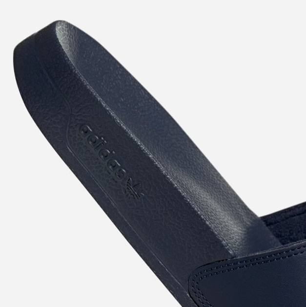 Klapki męskie basenowe męskie Adidas Adilette Lite Slides FU8299 44.5 Granatowe (4062055565138) - obraz 9