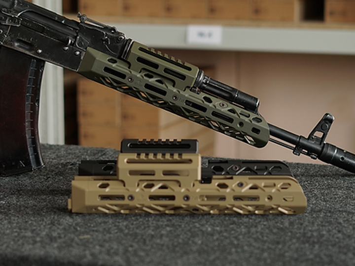 Cередня цівка Crook CRC 1U020A M-LOK Coyote Tan з короткою накладкою - зображення 1