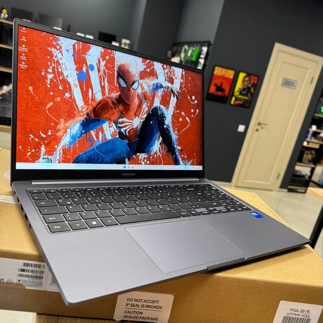 Ультрабук Samsung Galaxy Book 4 (NP750XGK-KB5DE)/ 15.6" FullHD, IPS/ Intel Core 3 100U (6 ядер/ 8 потоков)/ RAM 8 GB DDR4/ 256 GB NVME/ Intel Graphics/ Windows 11 Home/ Полный родной комплектт Б\У - Фото 3 Ультрабук Samsung Galaxy Book 4 (NP750XGK-KB5DE)/ 15.6" FullHD, IPS/ Intel Core 3 100U (6 ядер/ 8 потоков)/ RAM 8 GB DDR4/ 256 GB NVME/ Intel Graphics/ Windows 11 Home/ Полный родной комплектт Б\У - изображение 3