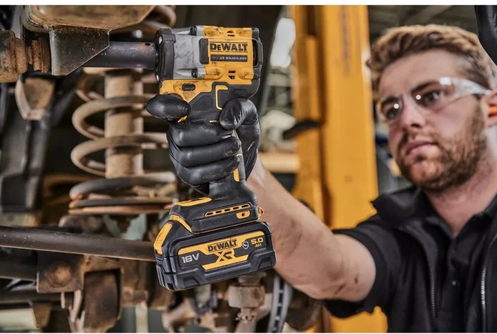 Гайковерт ударный бесщеточный DeWALT DCF921NT - Фото 6 Гайковерт ударный бесщеточный DeWALT DCF921NT - изображение 6