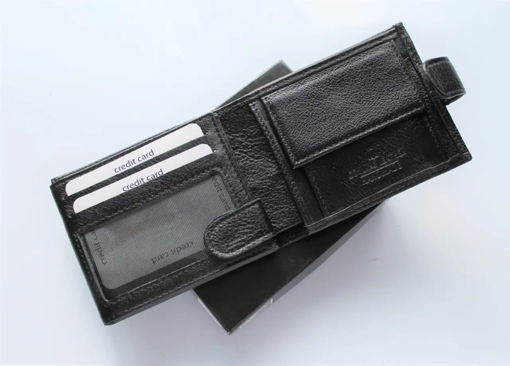 Чоловічий подарунковий набір Tommy годинник та шкіряний гаманець total black - Фото 6 Чоловічий подарунковий набір Tommy годинник та шкіряний гаманець total black - зображення 6