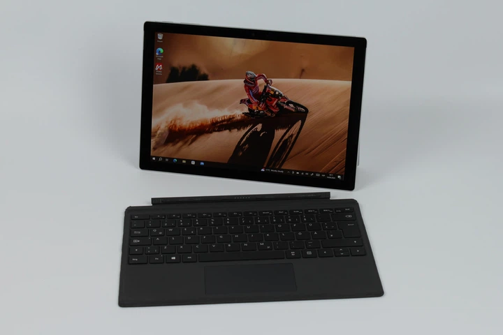 Ноутбук планшет Microsoft Surface Pro (5th Gen) 1796 i7-7660U / 8 Ноутбук планшет Microsoft Surface Pro (5th Gen) 1796 i7-7660U / 8