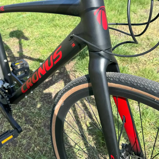 Велосипед Cronus 28" Gravel 2025 Рама-17,5" black-red - Фото 4 Велосипед Cronus 28" Gravel 2025 Рама-17,5" black-red - изображение 4