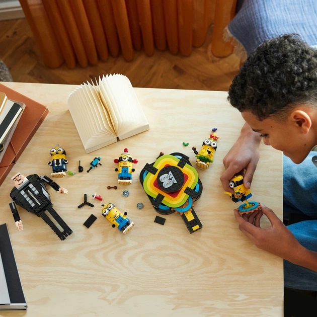Конструктор LEGO Despicable Me Ґру й посіпаки з кубиків 839