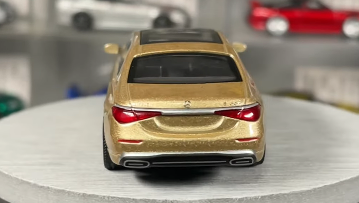 Машинка Premium MINI GT Mercedes-Maybach S680 1:64 Gold – игрушки