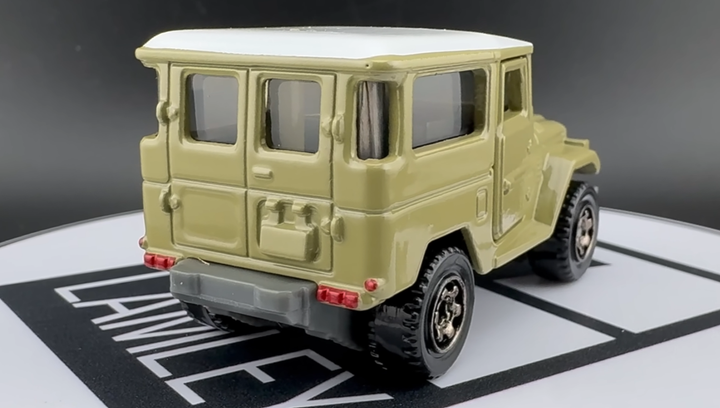 Тематична Машинка Matchbox Toyota Land Cruiser FJ40 Moving Parts 1:64 FWD28/HVN18 Tan - зображення 4