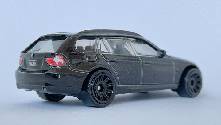Машинка Большой Город Matchbox 2012 BMW 3 Series Touring Highway 1:64 HFR27 Black - Фото 4 Машинка Большой Город Matchbox 2012 BMW 3 Series Touring Highway 1:64 HFR27 Black - изображение 4