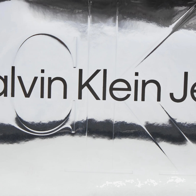 Сумка крос-боді через плече жіноча Calvin Klein K60K611858-0IM Срібна (8720109166019) - зображення 3