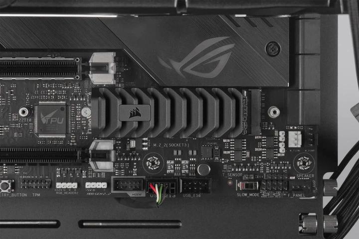 Dysk SSD Corsair MP600 PRO XT 4 TB PCIe 4.0 x4, NVMe 1.4, M.2 2280 Czarny (840006645108) - obraz 7