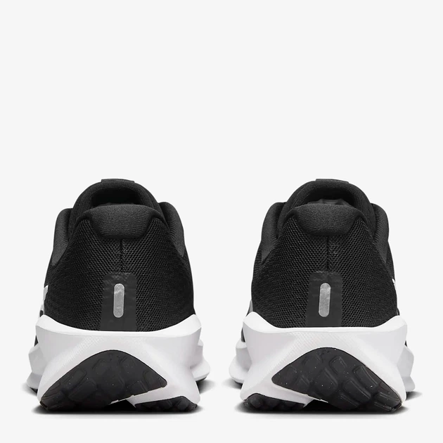 Жіночі кросівки для бігу Nike W Downshifter 13 FD6476-001 35.5 (5US) 22 см Чорні (196975439300) - зображення 4