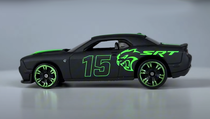 Тематическая Машинка Hot Wheels '15 Dodge Challenger SRT Hellcat