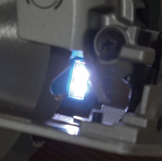 Акумуляторна ручна дискова пилка Makita DHS661ZU LXT (18В, 165мм) електрична циркулярна пила (4055) - Фото 8 Акумуляторна ручна дискова пилка Makita DHS661ZU LXT (18В, 165мм) електрична циркулярна пила (4055) - зображення 8
