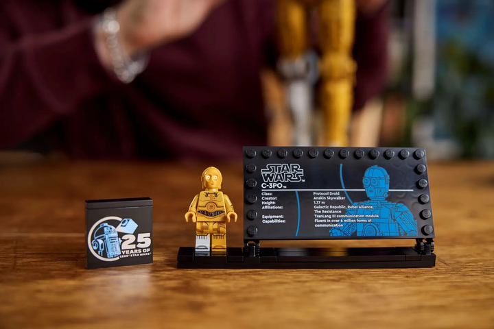 Конструктор LEGO Star Wars C-3PO 1138 елементів (75398) - зображення 6