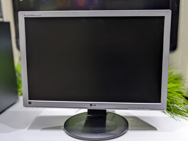Монитор LG Flatron W2242T / 22" (1680x1050) TN / VGA, DVI / VESA 100x100 б/у - изображение 2