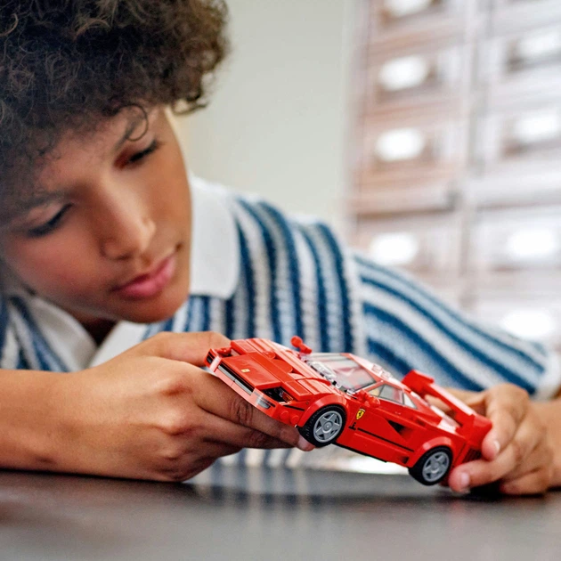Конструктор LEGO Speed Champions Суперкар Ferrari F40 318 деталей