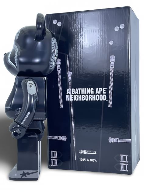 Статуетка Bearbrick x BAPE x Neighborhood 400% 28 см Акула Medicom Toy в костюмі. - зображення 3