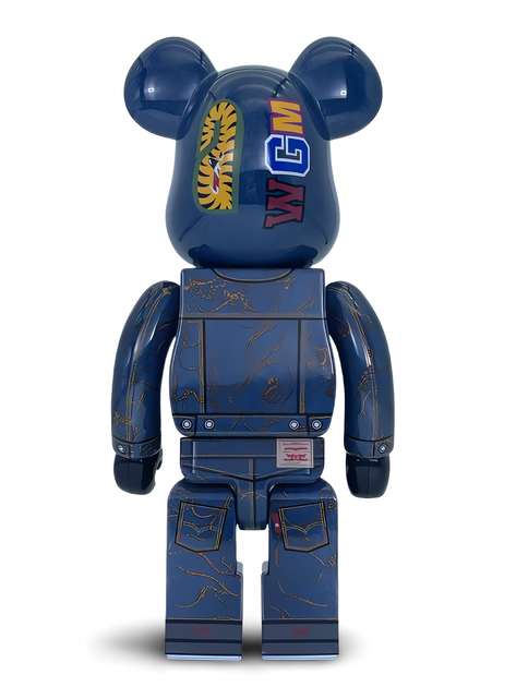 Статуэтка Bearbrick x BAPE x Levis 400% 28 см Medicom Toy Акула в костюме. - изображение 10