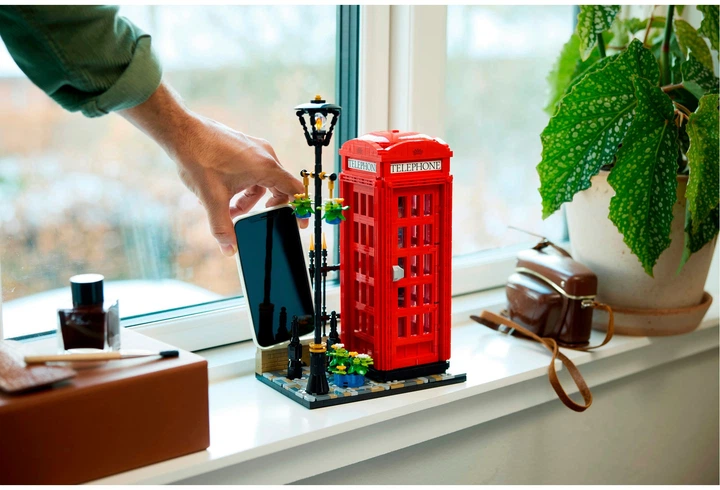 Конструктор LEGO Ideas Червона лондонська телефонна будка 1460 деталей (21347) - зображення 7