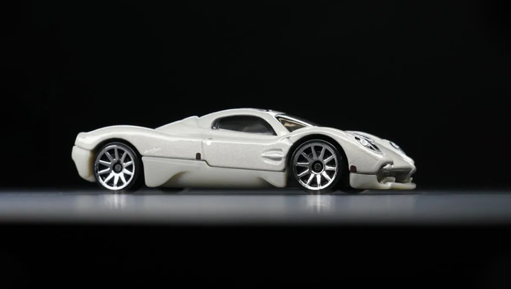 Машинка Базовая Hot Wheels Pagani Utopia Exotics 1:64 HRY83 Grey