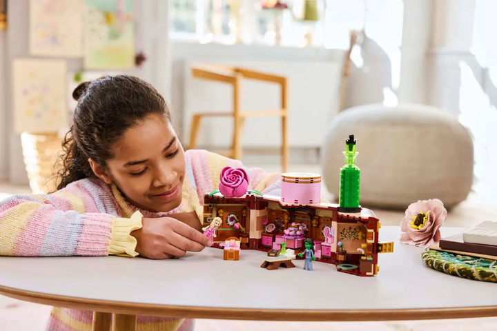 Конструктор LEGO Wicked Bright 2024 Гуртожиток Глінда та Елфаба 740 елементів (75683) - зображення 9