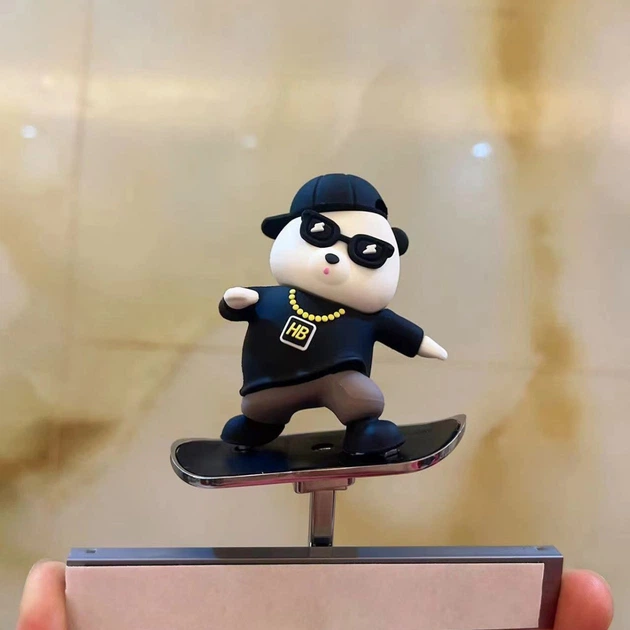 Фигурка - слайдер Медведь сноубордис в авто на дисплей Sliding Bear Snowboarder Black - Фото 2 Фигурка - слайдер Медведь сноубордис в авто на дисплей Sliding Bear Snowboarder Black - изображение 2