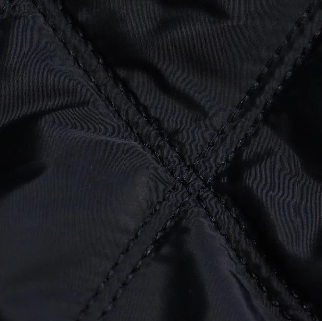 Сумка хобо об’ємна крос-боді у стьобаному дизайні в ромб Чорна - Фото 4 Сумка хобо об’ємна крос-боді у стьобаному дизайні в ромб Чорна - зображення 4