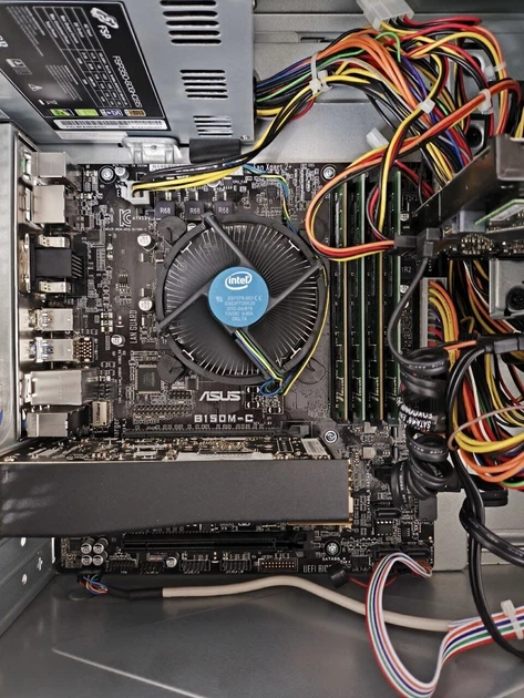 Компьютер Hyundai iTMC Tower / Intel Core i5-7500 (4 ядра по 3.4 - 3.8 GHz) / 16 GB DDR4 / 128 GB SSD + 300 GB HDD / nVidia GeForce GTX 745, 2 GB GDDR3, 128-bit б/у - изображение 8