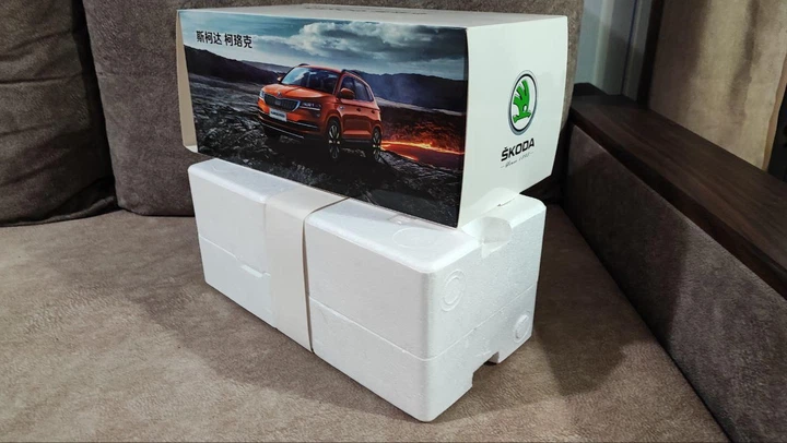 1/18 シュコダ　　カロック 1/18 For Skoda KAROQ SUV Orange DieCast Car Model Toy Collection