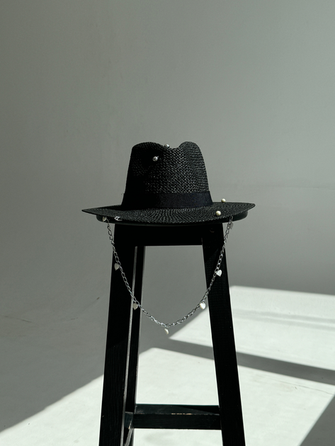 Шляпа Федора женская D.Hats из рафия с цепью серебро с сердцами черная - изображение 2