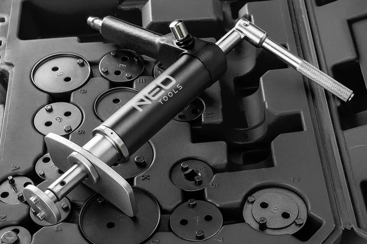 Separator pneumatyczny NEO Tools do montażu/demontażu klocków z końcowkami 11-132 (5907558445435) - obraz 3