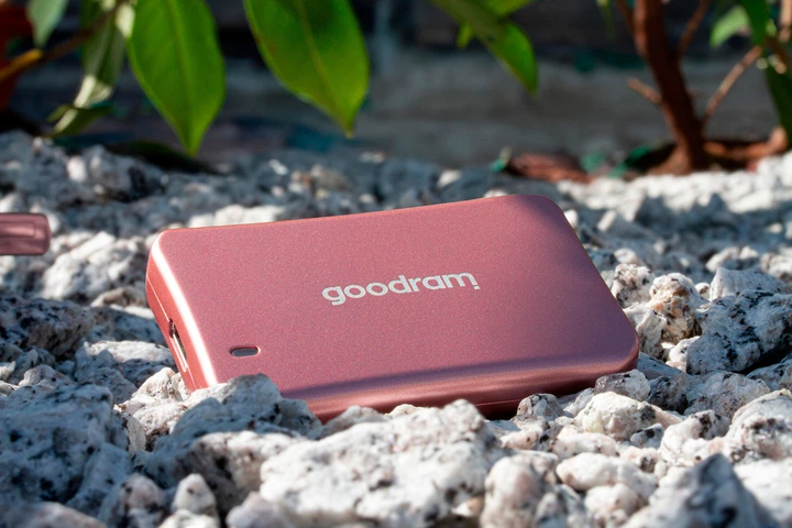 Dysk SSD Goodram HX200 500GB USB 3.2 Type-C Rose Gold (SSDPR-HX200-500-RG) External - obraz 4