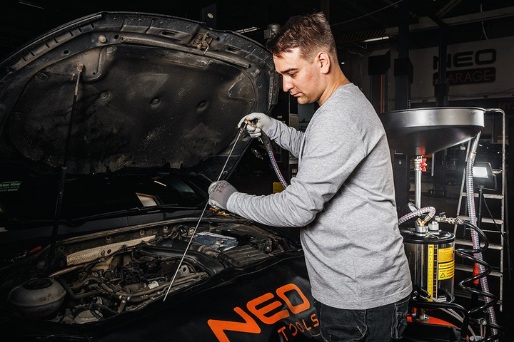 Mobilna zlewarko-wysysarka do oleju NEO Tools pneumatyczna (5907558499858) - obraz 14