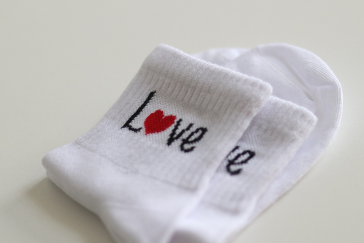 Шкарпетки з принтом Love короткі білі безшовні ORGANIC cotton JILL ANTONY 35-37 арт. 31007 - Фото 2 Шкарпетки з принтом Love короткі білі безшовні ORGANIC cotton JILL ANTONY 35-37 арт. 31007 - зображення 2