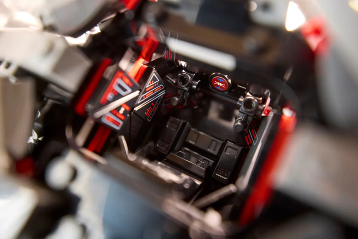 Zestaw klocków LEGO Star Wars: TIE Interceptor 1931 element (75382) - obraz 10