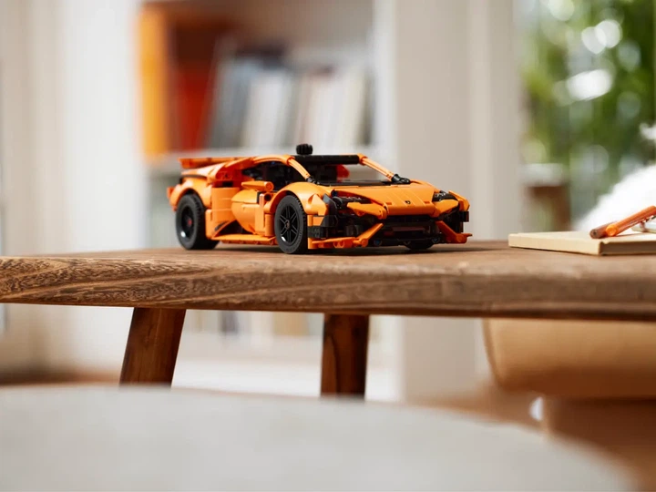 Конструктор LEGO Technic: Оранжевый Lamborghini Huracán Tecnica 806 элементов (42196) - изображение 10