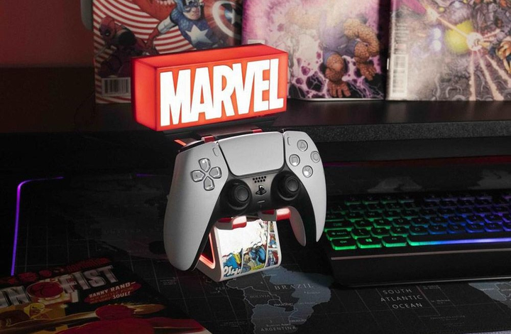 Stojak na telefon Exquisite Gaming z ładowarką i lampką Marvel Ikon (5060525895272) - obraz 6