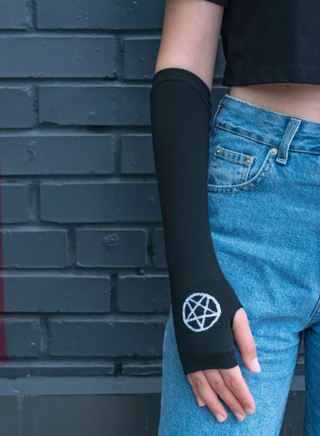 Митенки нарукавники перчатки без пальцев длинные Pentagram Пентаграма в готическом стиле для вечеринок, косплея cosplay аниме черный (AN)21199 - Фото 2 Митенки нарукавники перчатки без пальцев длинные Pentagram Пентаграма в готическом стиле для вечеринок, косплея cosplay аниме черный (AN)21199 - изображение 2