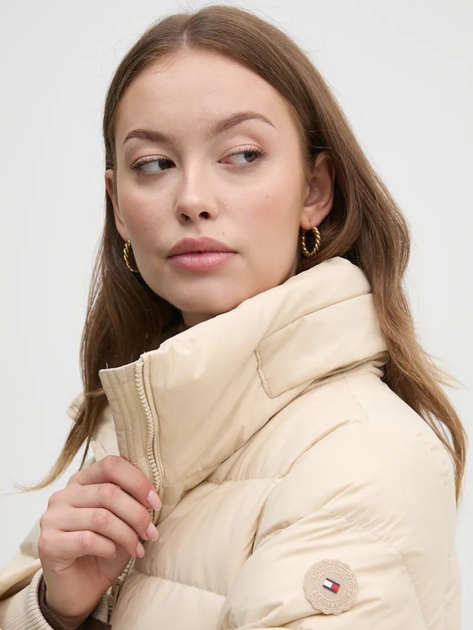 Пуховик зимовий короткий жіночий Tommy Hilfiger WW0WW43118-ACI L Бежевий (8720637659298) - зображення 4